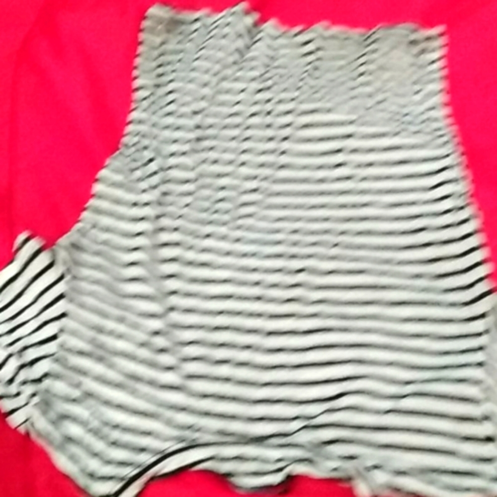 Black and white crop top